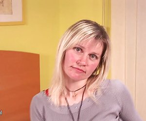 Светловолосая домохозяйка, Патрисия получает мокрые все только