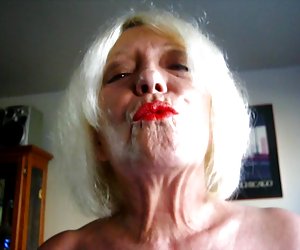 squirty демонстрирует девочек в их новой embracers ниппель