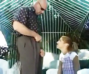 Мелодия находится здесь, чтобы очистить бассейн Рона