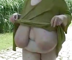 BBW Бабушка с массовым отвисшие сиськи