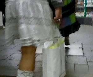трусики под юбкой зрелой