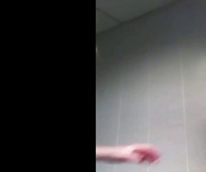Мадурский en la ducha