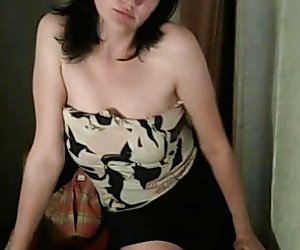 девушка танцует (не много обнаженной натуры)