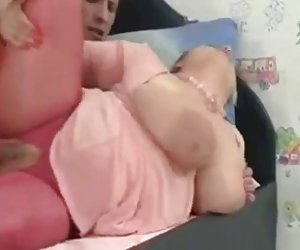 красивая женщина с большой сиськи и парень
