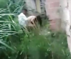 Vecina es pillada cojiendo ан-Эль-Патио